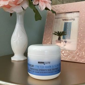 Stretch mark and scar cream
